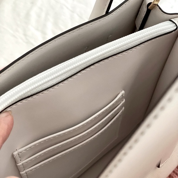 SOLD! MICHAEL KORS | White Leather Tote Crossbody Shoulder Bag Gold Hardware - Picture 16 of 16